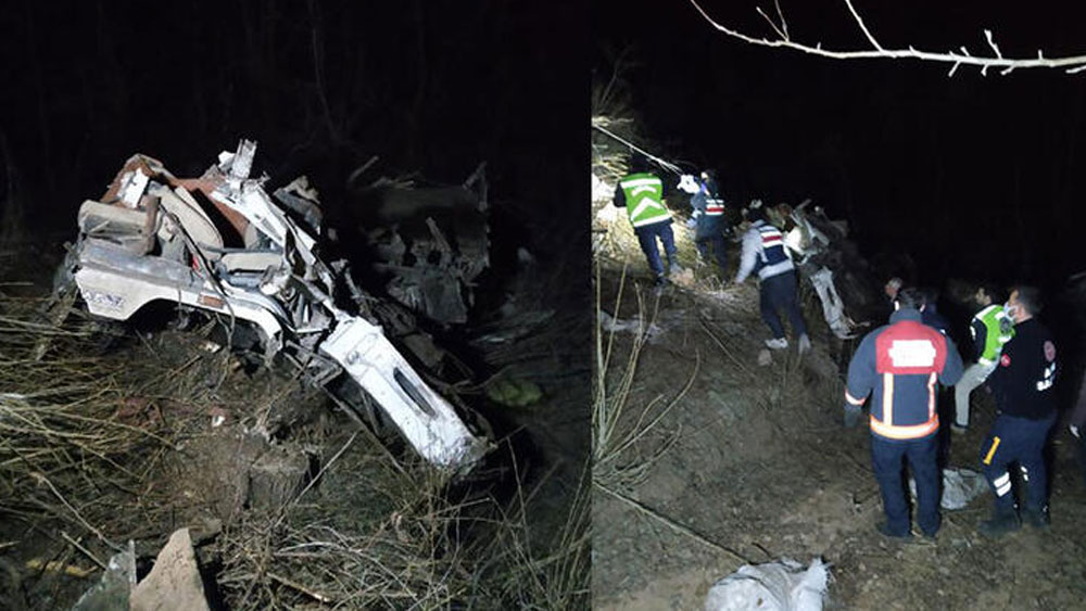 Malatya'da kayısı yüklü kamyon 100 metreden şarampole uçtu: 7 ölü