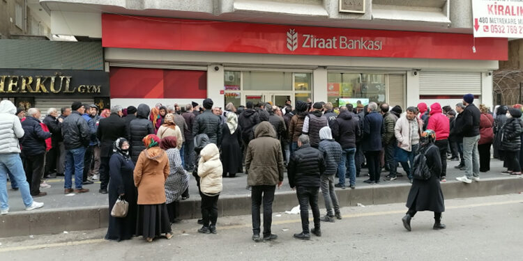 Kamu bankalarından depremzedeye özel kredinin faizine üç günde zam