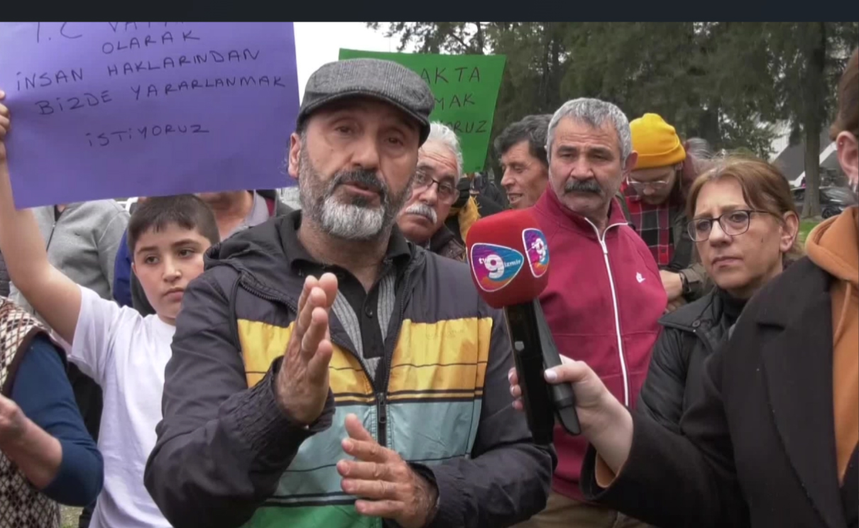 Konteynerlerdeki depremzedeler polis zoruyla çıkarıldı