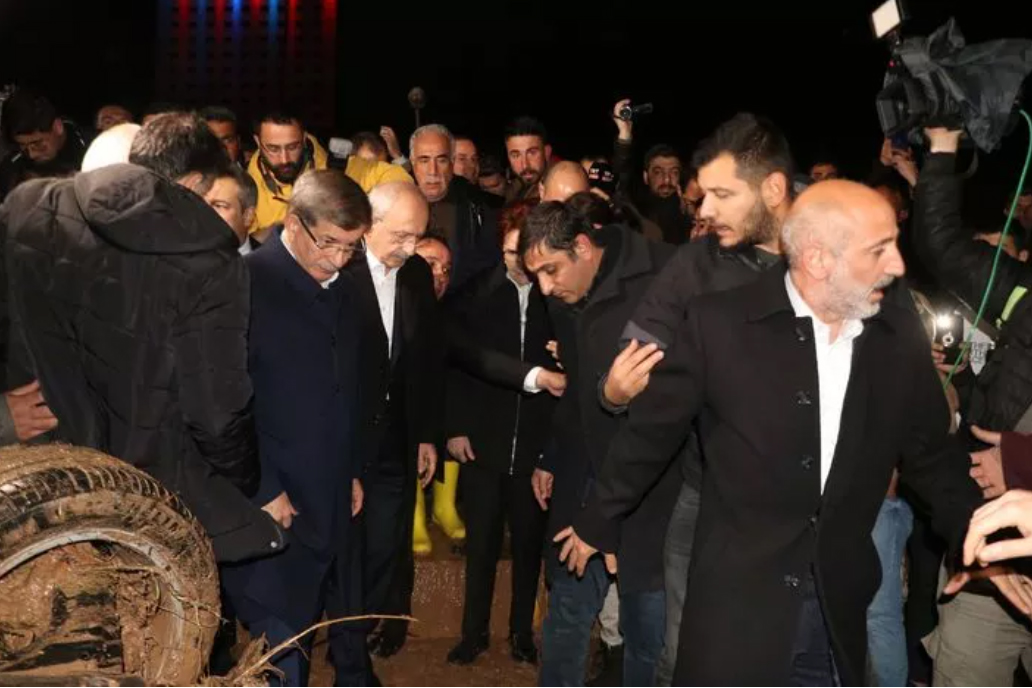 Kılıçdaroğlu’nun konuşmasını sabote etmeye çalıştılar