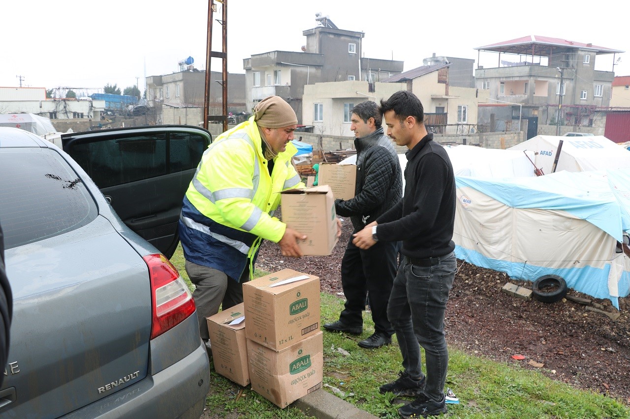 Gönüllü öğretmenden depremzedelere destek 