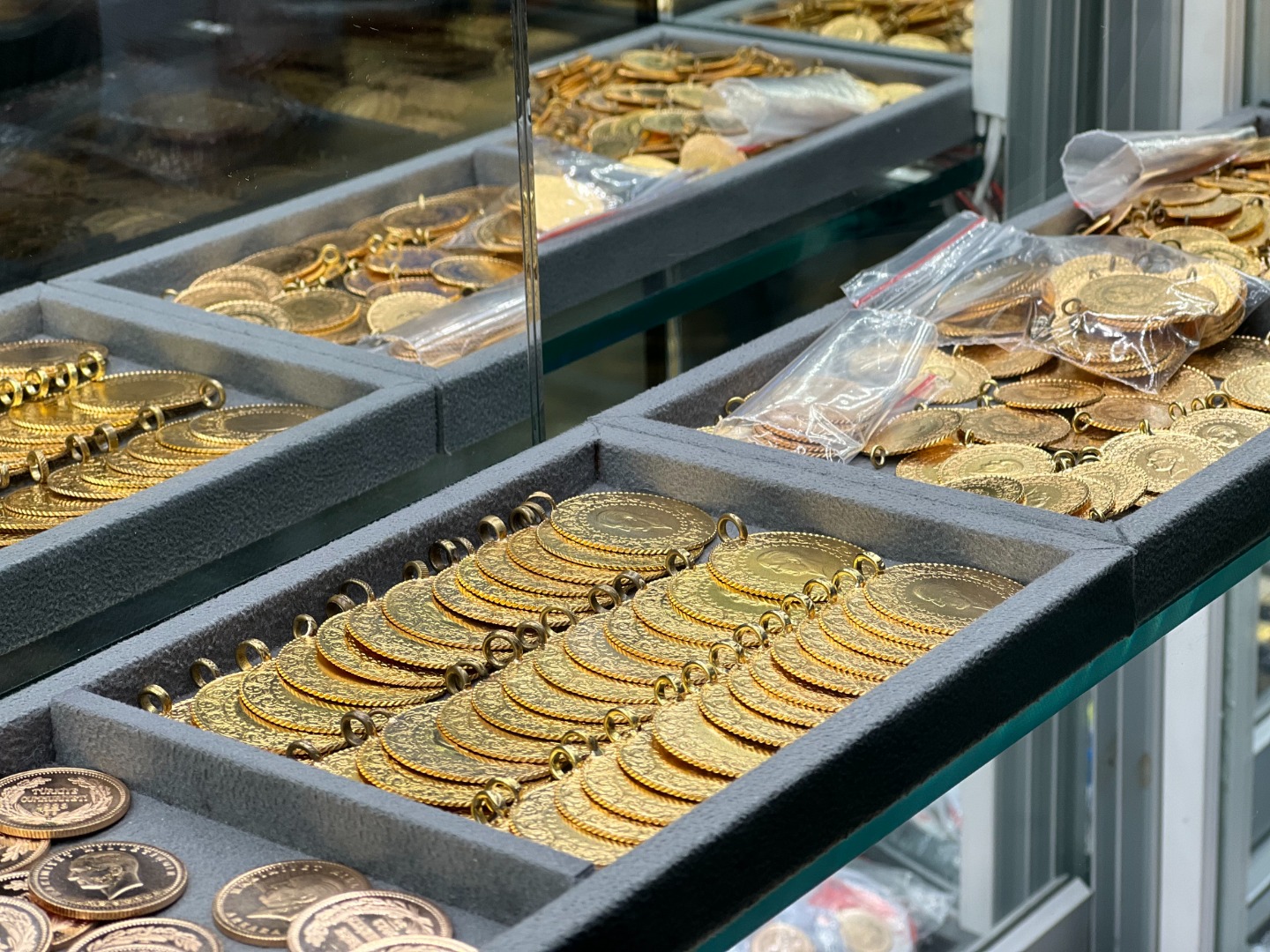 Altın rekor tazeledi