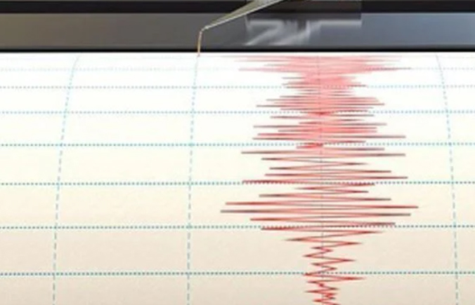 Beşik gibi sallanıyoruz! Adana'da deprem!