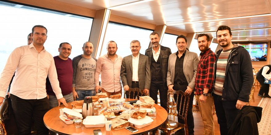 Ünlü radyocular Valide Sultan’a konuk oldular