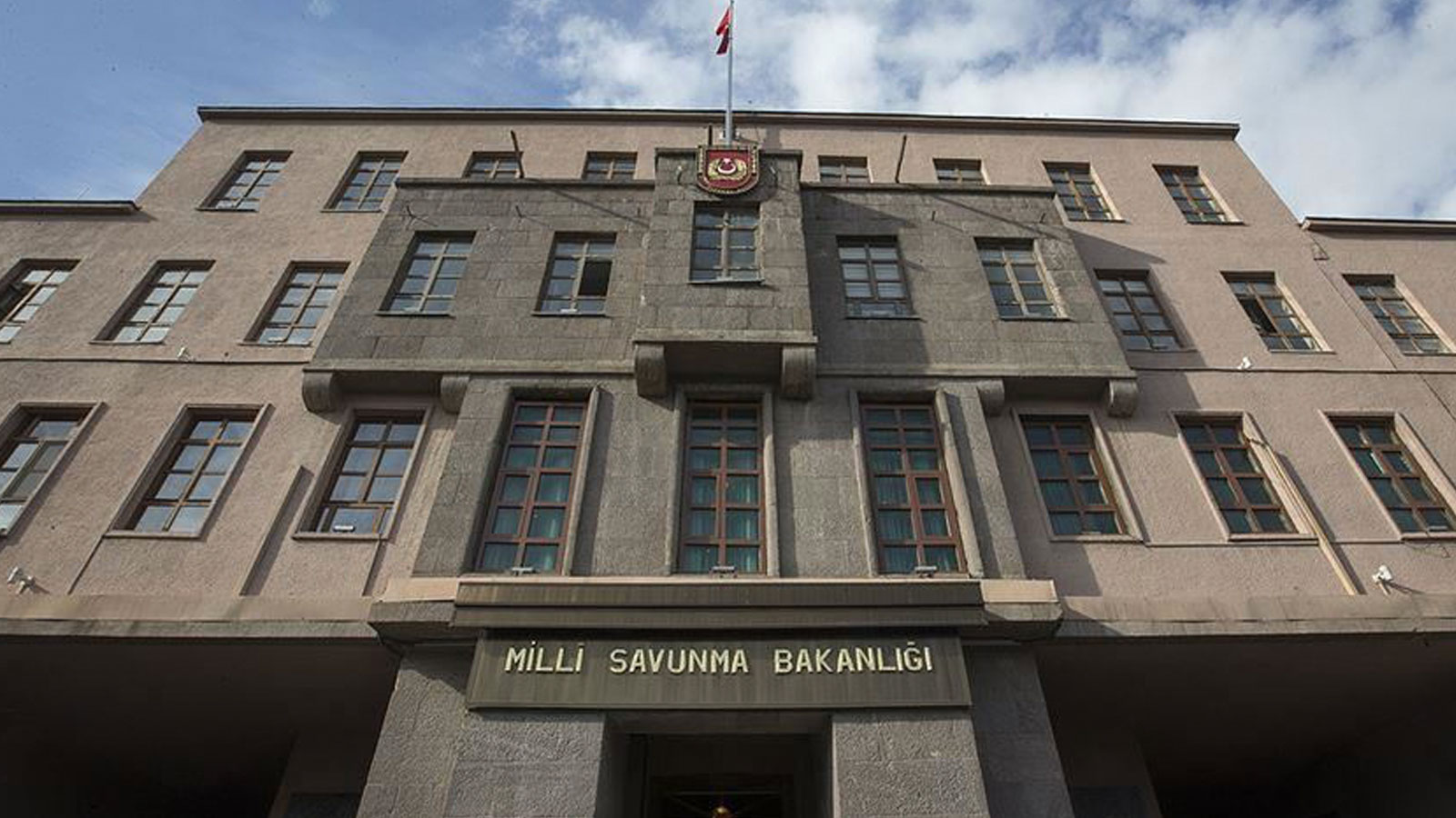 Milli Savunma Bakanlığı uzman yardımcısı alacağını duyurdu