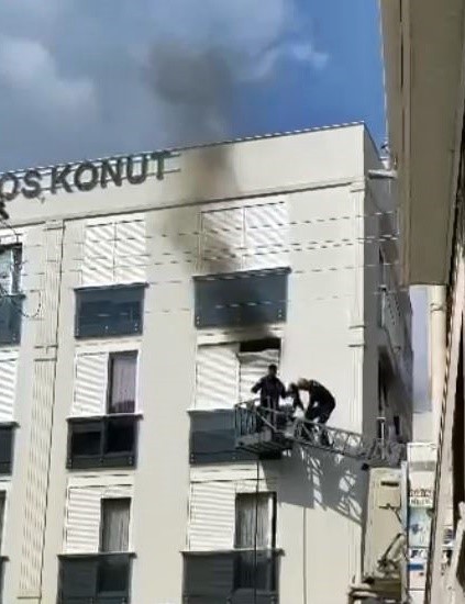 İtfaiyeden kedi operasyonu