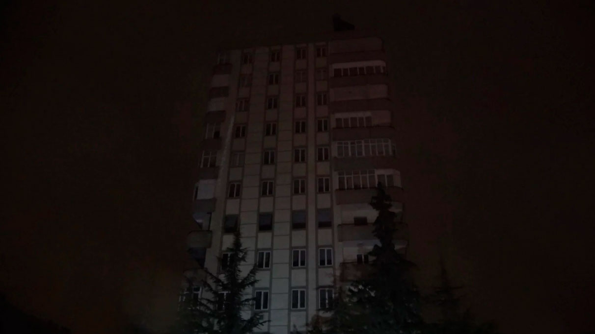 Kahramanmaraş'ta sallanan 11 katlı bina ekipleri harekete geçirdi