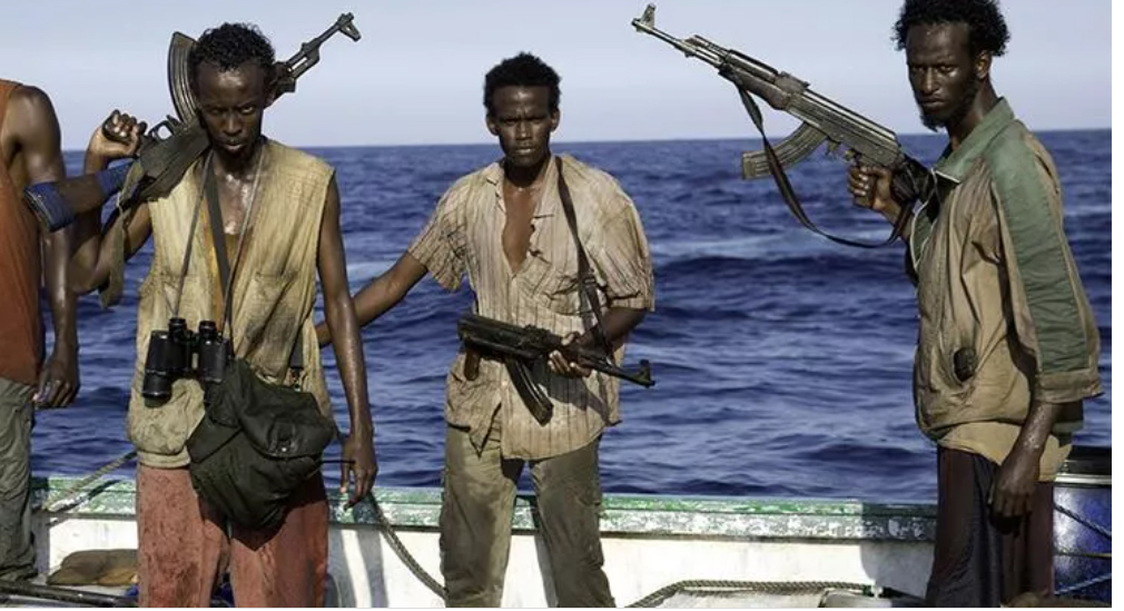 Gine Körfezi’nde bir gemi korsan saldırısına uğradı