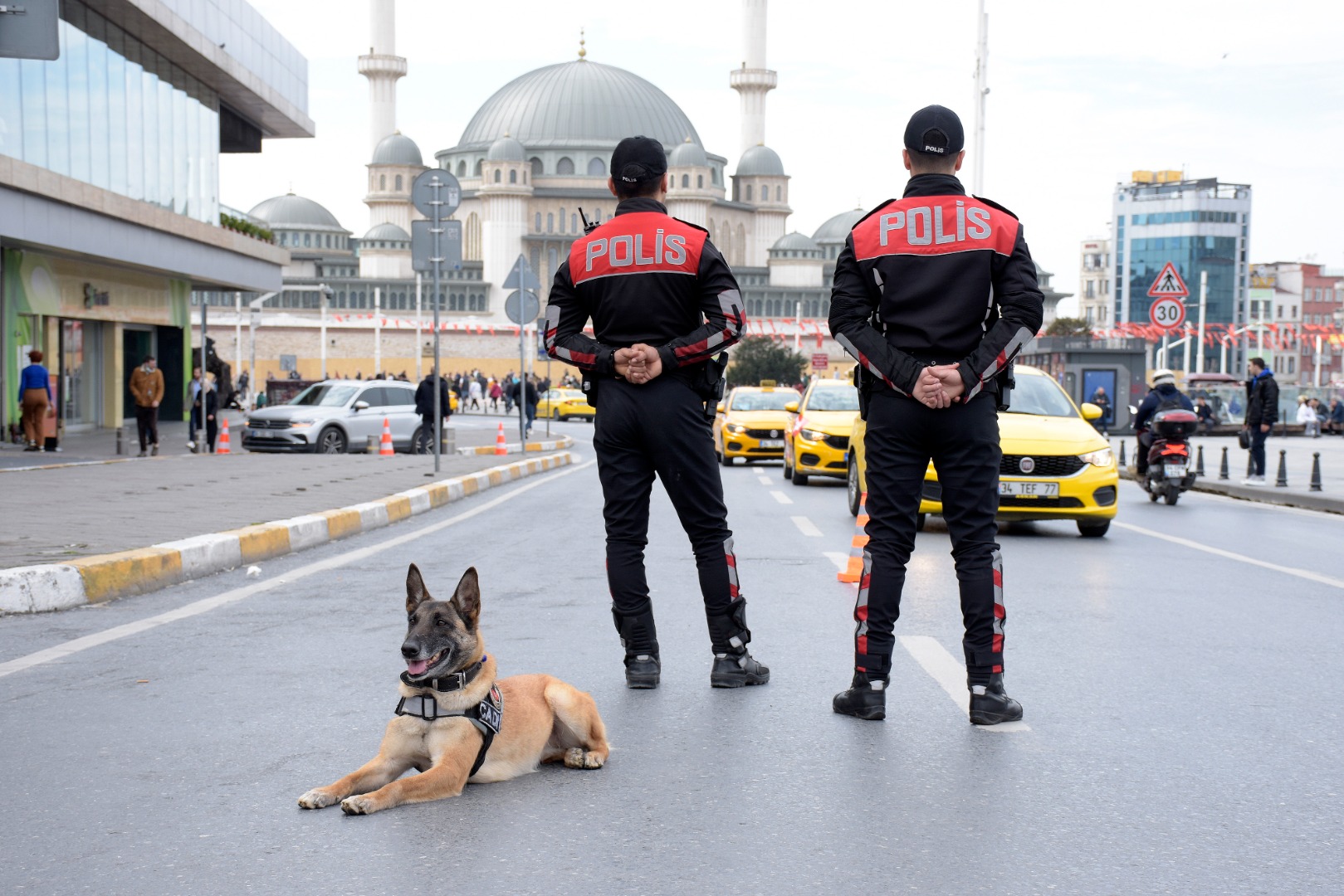 Beyoğlu'nda 'Huzur İstanbul' denetimi