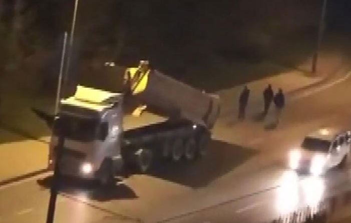 Hafriyat kamyonunun çarptığı üst geçit yeniden yapılacak