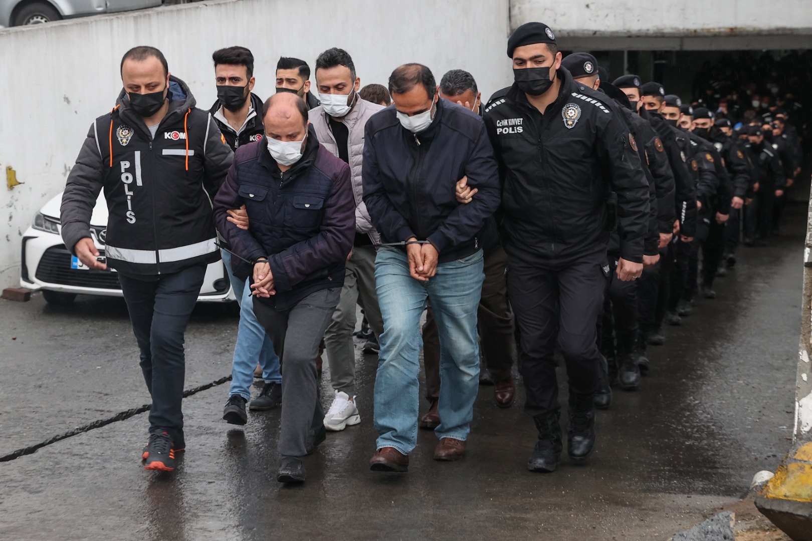 Tapuda rüşvet şüphelileri adliyede