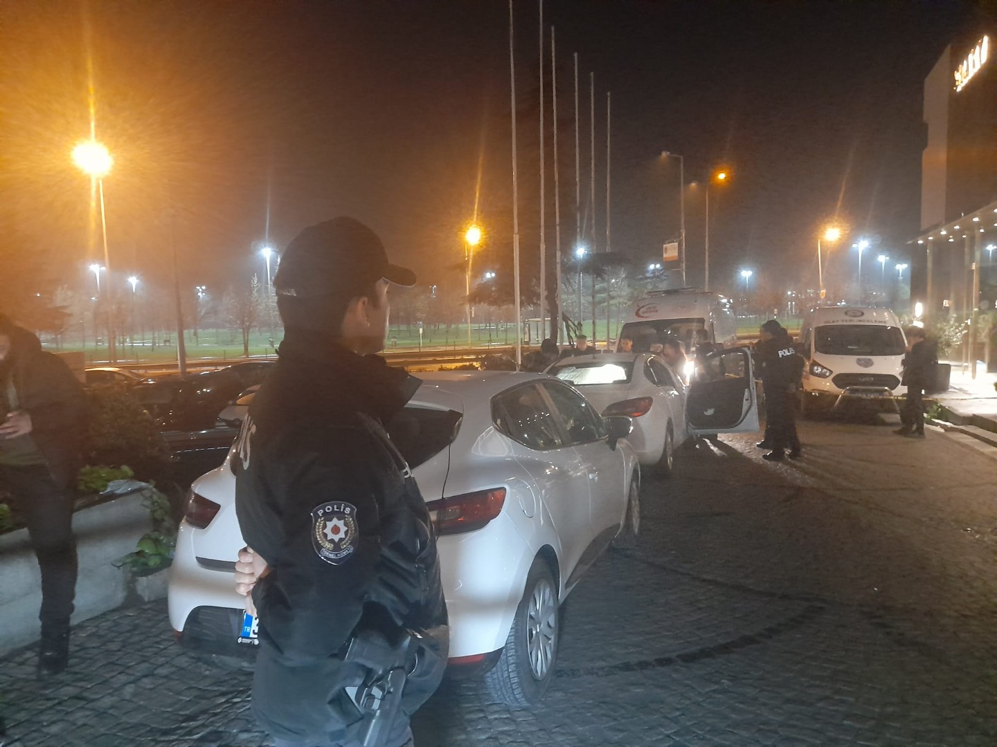 Zeytinburnu'nda otomobilde ölü bulundu