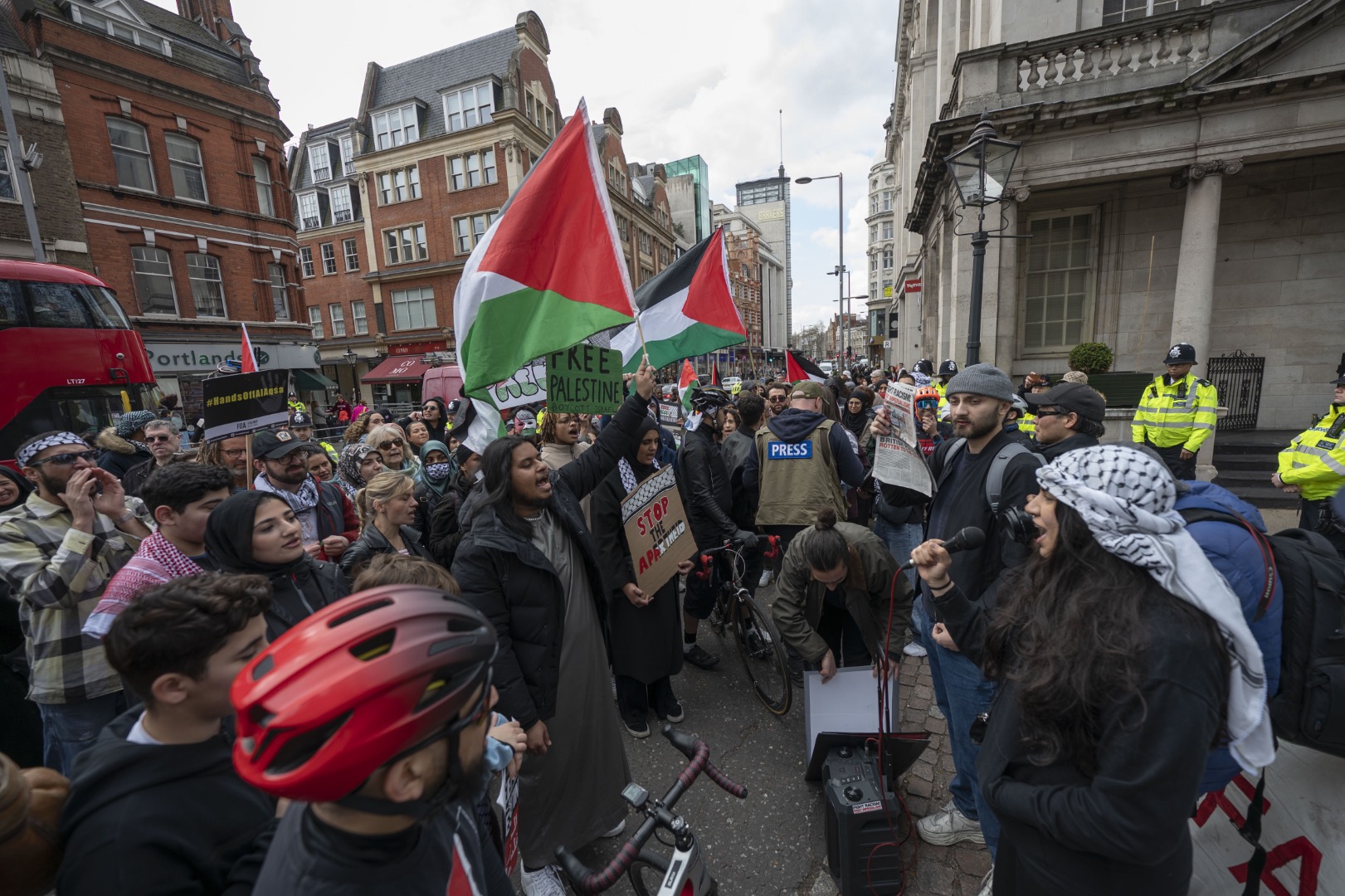 İsrail Londra Büyükelçiliği önünde Mescid-i Aksa eylemi