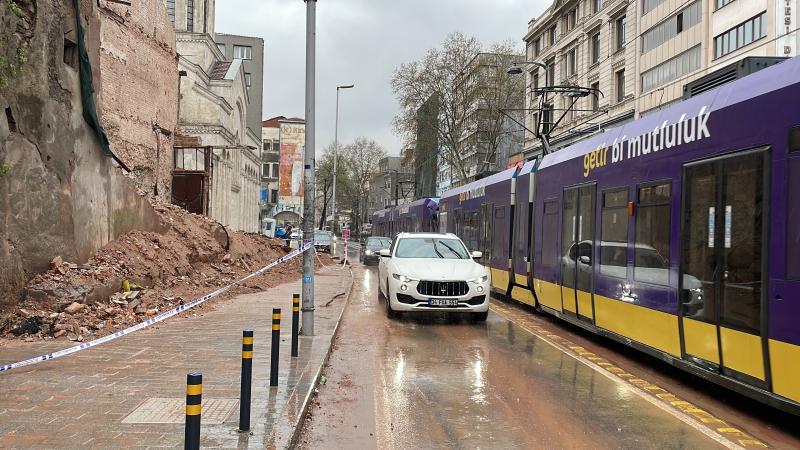 Beyoğlu'nda o cadde trafiğe tekrar açıldı