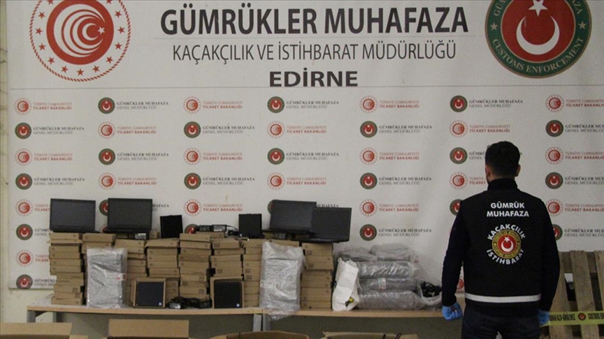 Kapıkule'de 3,7 milyonluk kaçak bilgisayar ele geçirildi