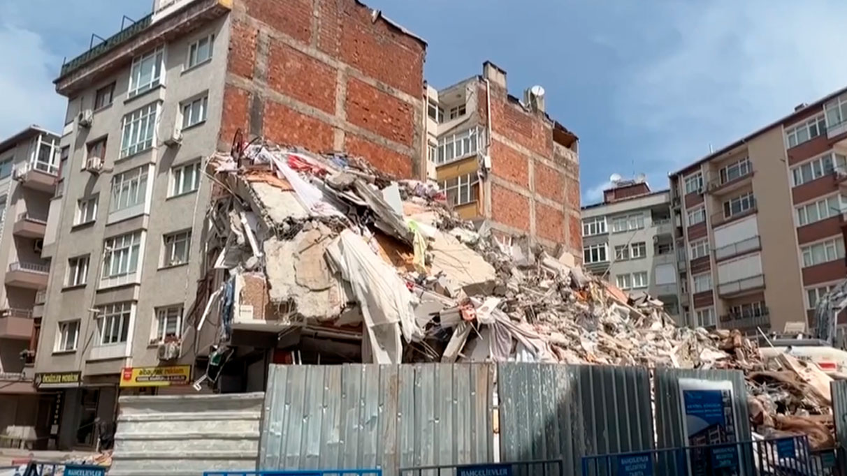 Kolonları patlayan yıkılmıştı: Yanındaki iki bina da boşaltıldı