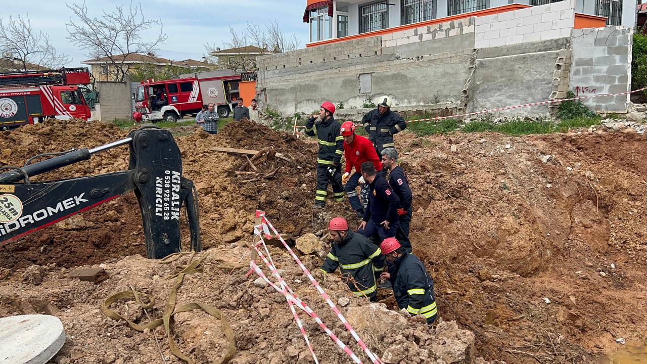 Kocaeli'de inşaat alanında göçük altından kalan işçi kurtarıldı