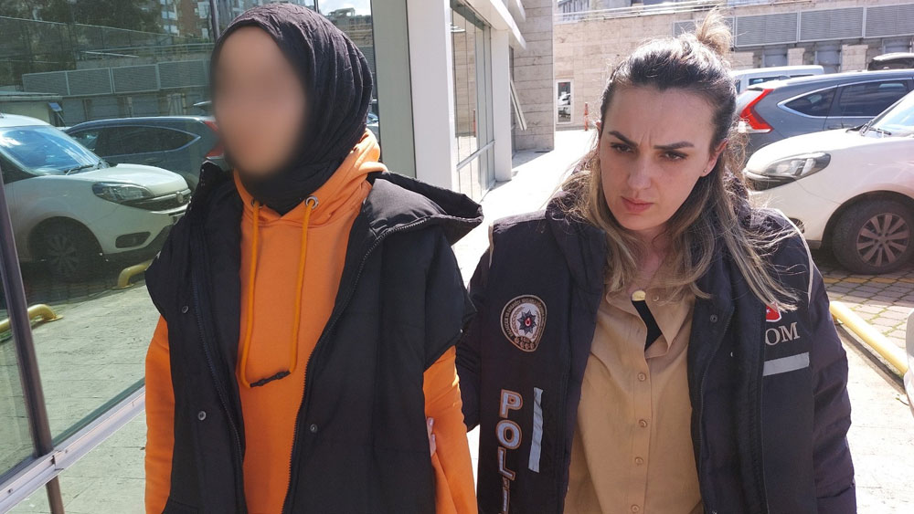FETÖ'den aranan kadın öğretmen gözaltına alındı