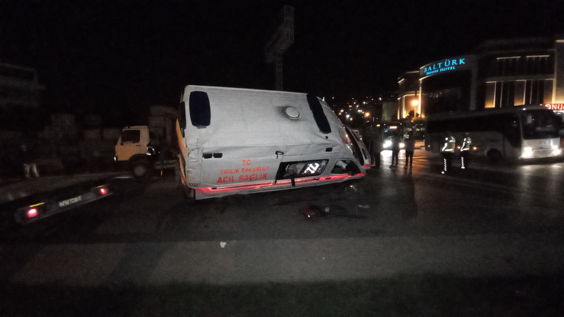 Kocaeli'de ambulans kazası: 3 yaralı