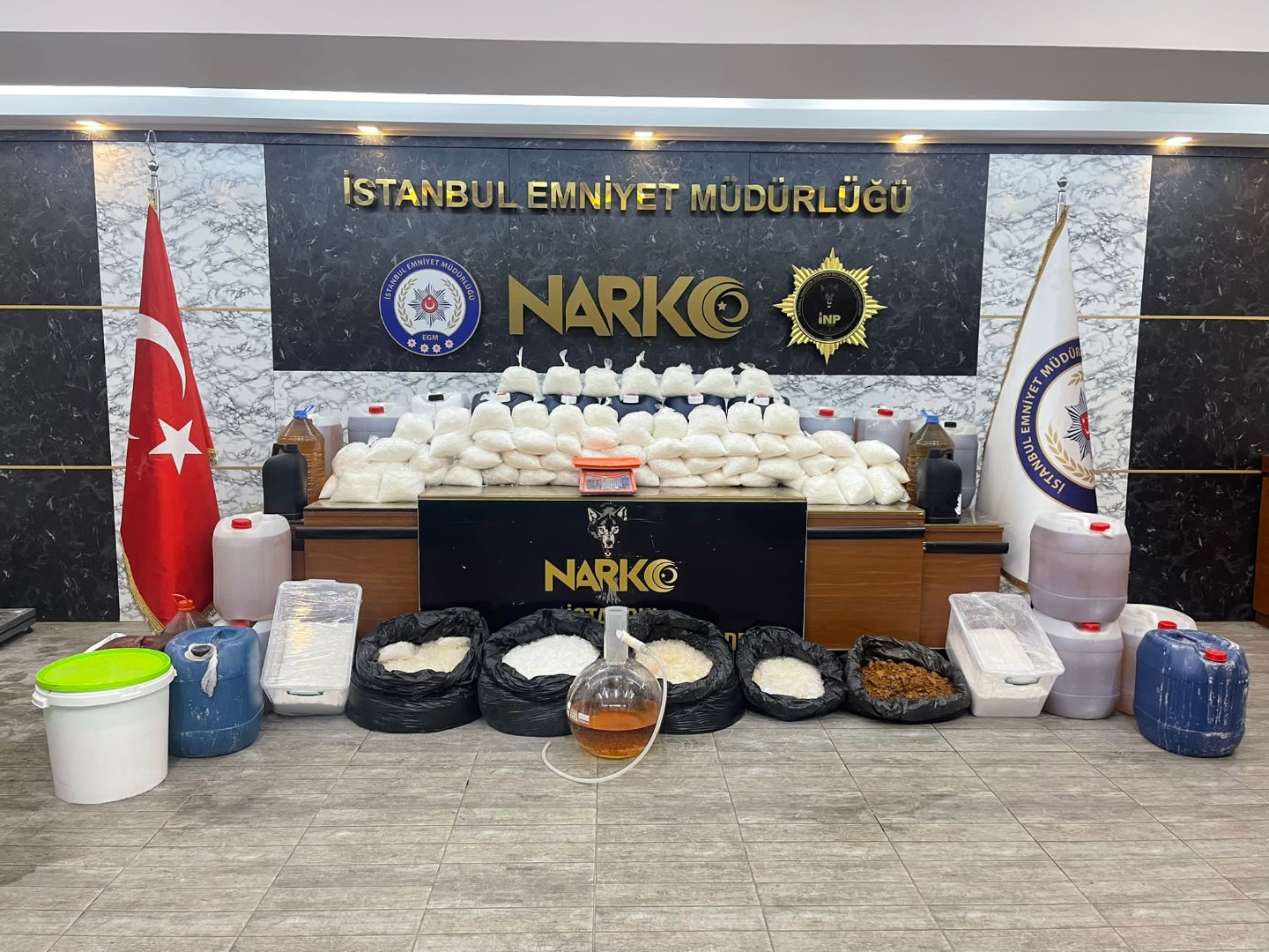 Bakan Soylu; İstanbul'da 654 kilo kristal ve sıvı metamfetamin ele geçirildi