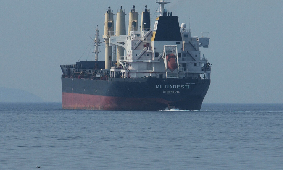 Çanakkale Boğazı’nda arızalanan gemi trafiği aksattı