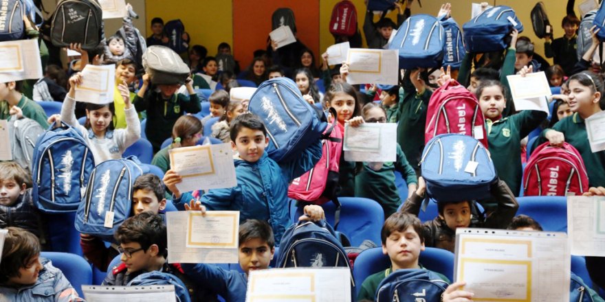 İBB 16 bin öğrenciye  karne hediyesi dağıttı