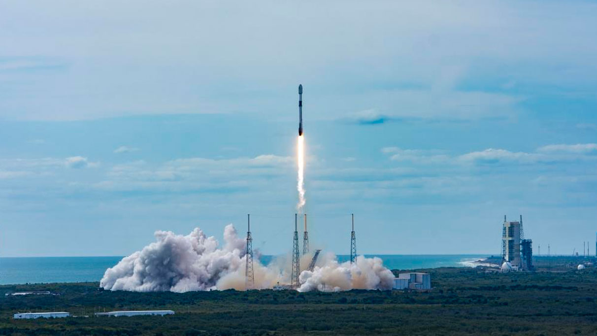 ABD merkezli şirket olan SpaceX, uzaya 21 adet 2’nci nesil Starlink uydusu fırlattı.
