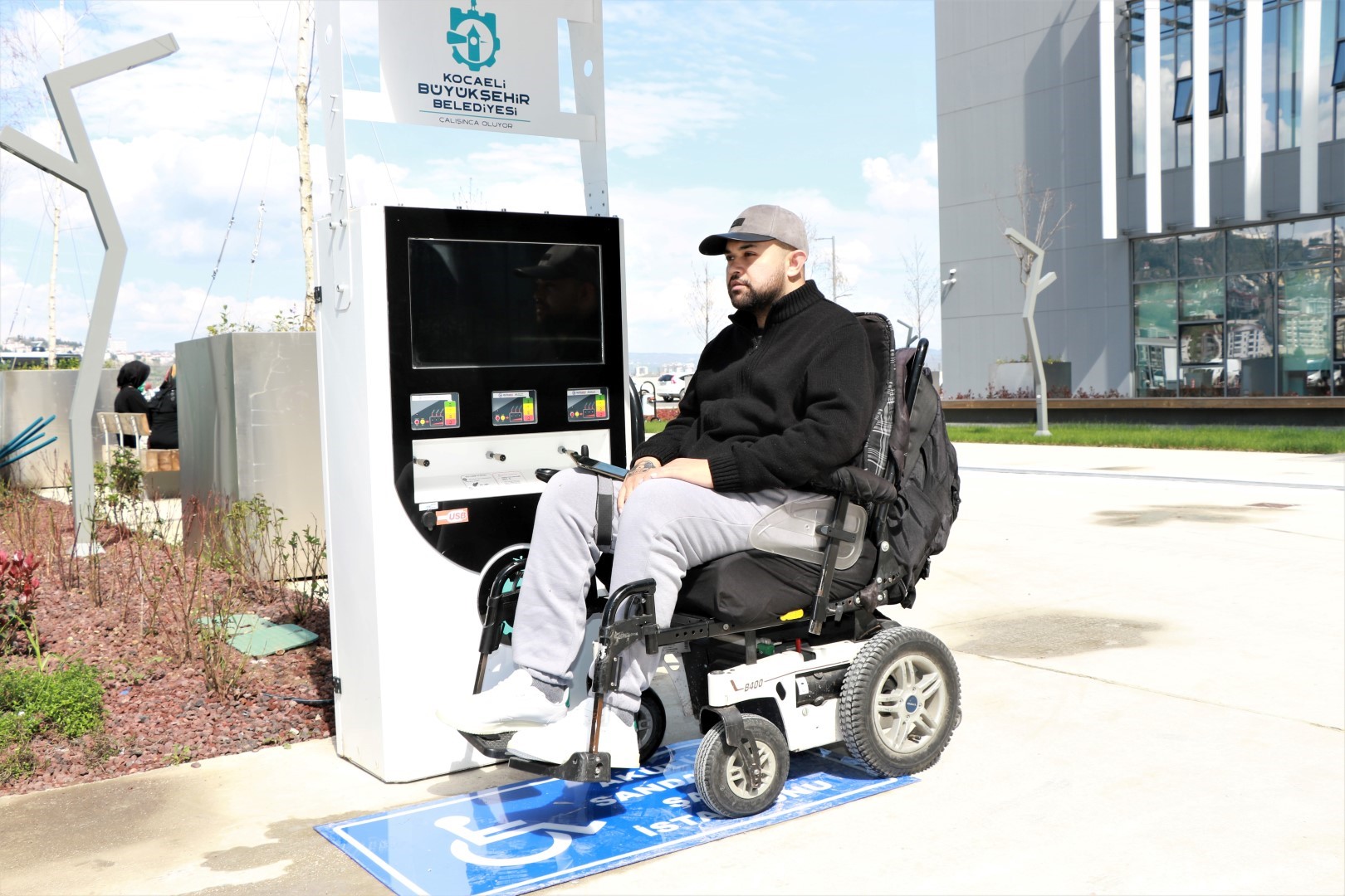 Şehir hastanesine akülü şarj istasyonu