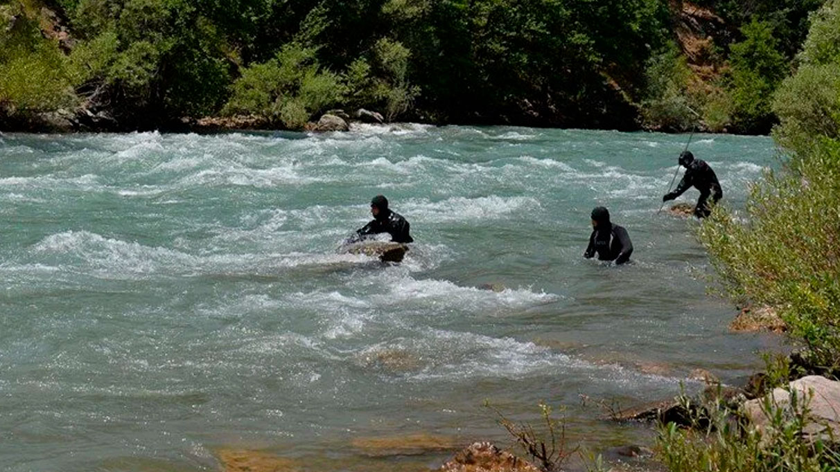 Tunceli'de araç Munzur Nehri'ne uçtu: 3 kişi kayıp
