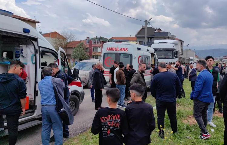 Bayramlaşmada taşlı sopalı kavga: 10 kişi hastanelik oldu