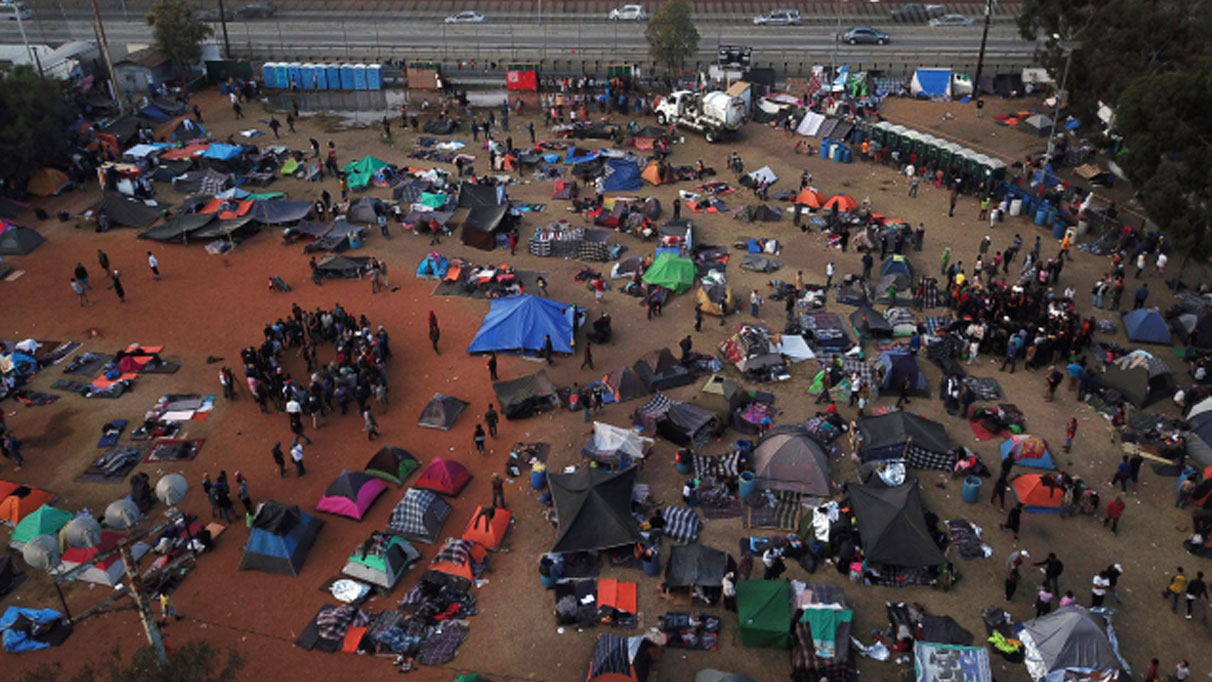Meksika-ABD sınırındaki göçmen kampında çadırların ateşe verildiği iddiası