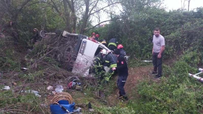 Anadolu Otoyolunda kaza: Minibüs devrildi