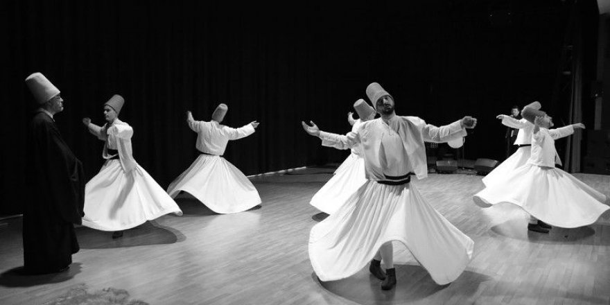 Mevlevi Ayin-i Şerifi izleyenleri mest etti