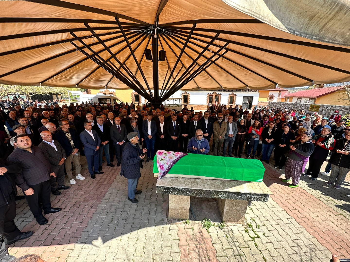 Kılıçdaroğlu'nun halası son yolculuğuna uğurlandı