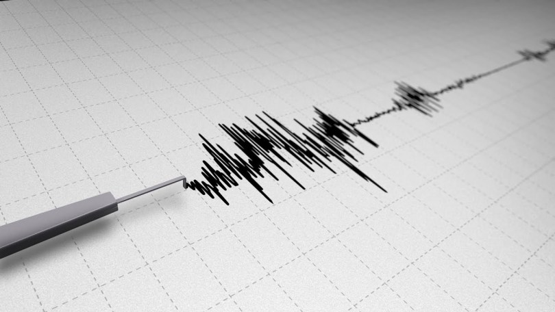 Endonezya'da 7.3 şiddetinde deprem