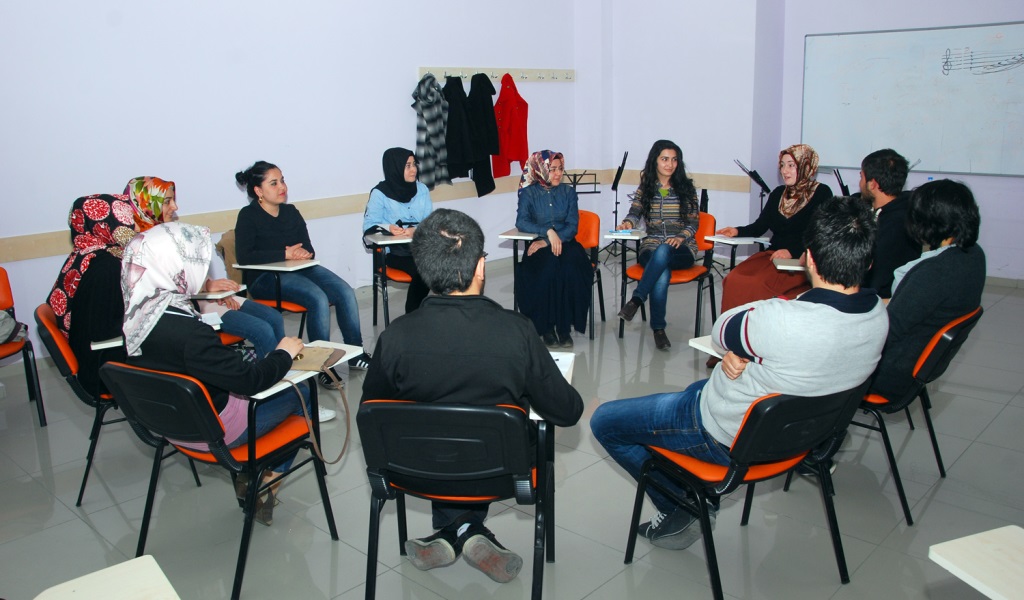 Gençlere psikolojik ve meslek eğitim desteği