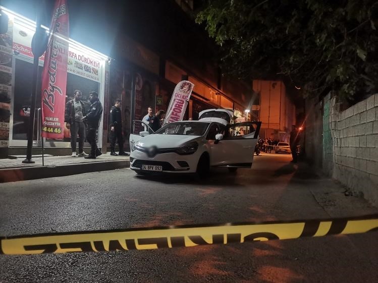 İzmir'de otomobile silahlı saldırı: 1 ölü