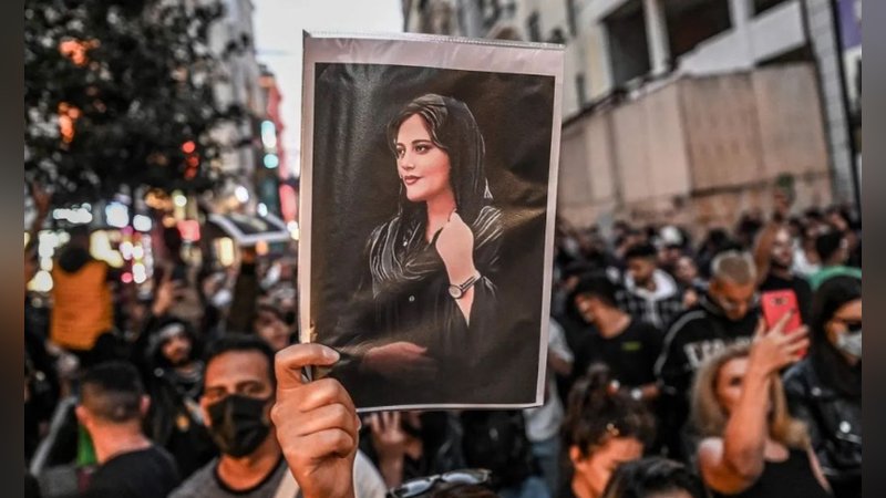 İran’daki işletmelere Mahsa Amini cezası