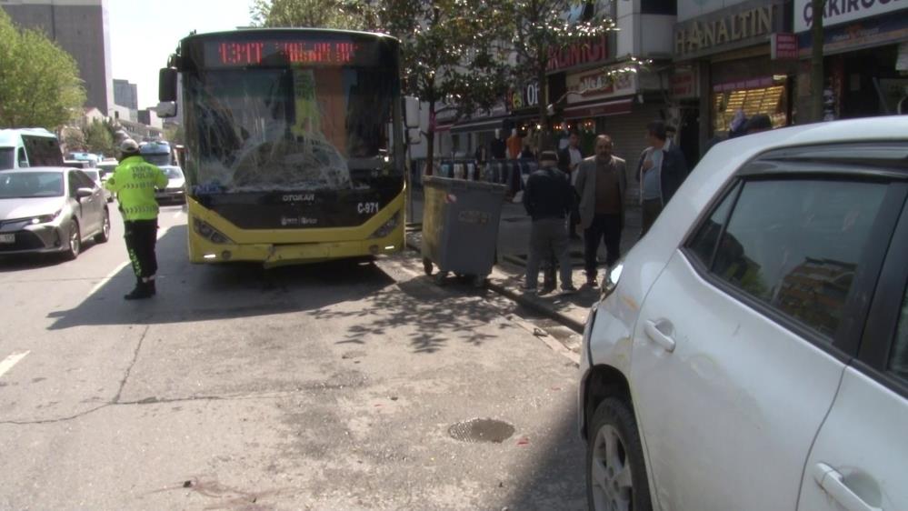 İETT otobüsü kamyonete çarptı: sürücü otobüs altında kaldı