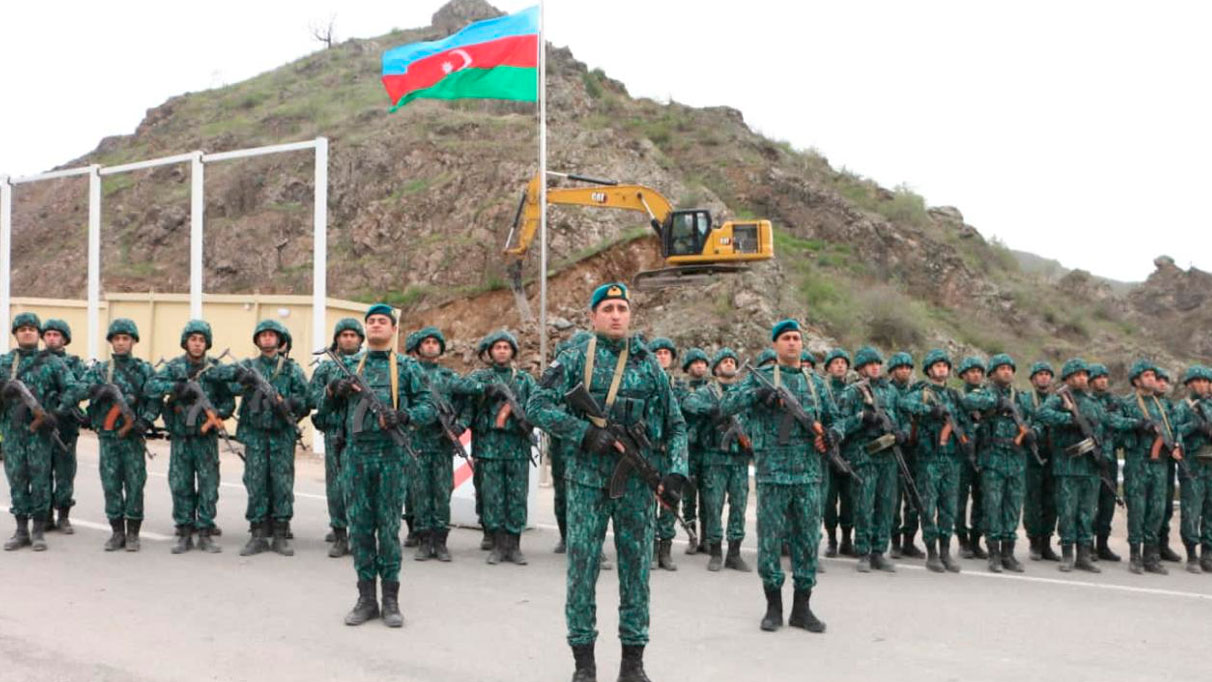 Laçın koridoruna Azerbaycan bayrağı dikildi: Karabağ Azerbaycan'dır!