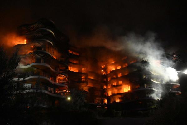 İzmir'deki yangına ilişkin Tunç Soyer: Yangın büyük ölçüde kontrol altına alındı