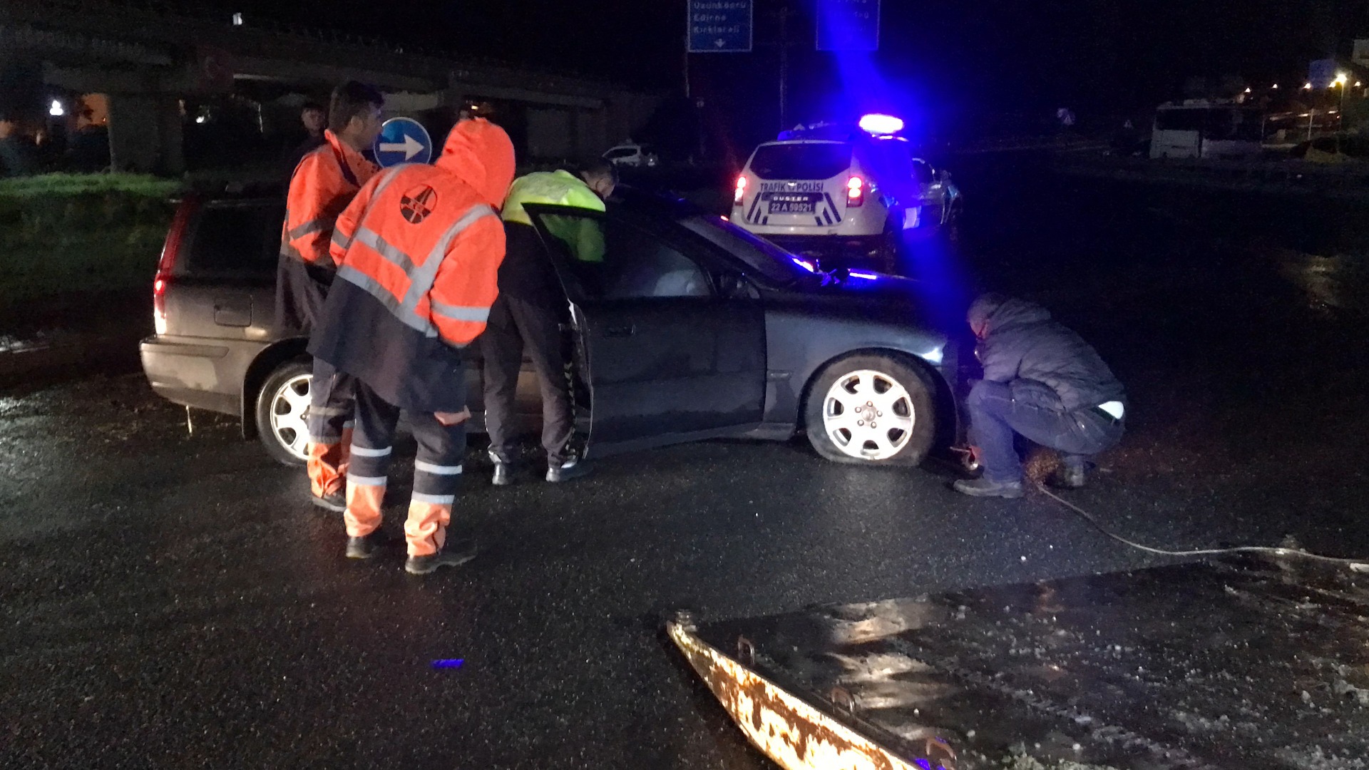 Edirne'de alkollü sürücü refüje çarptı