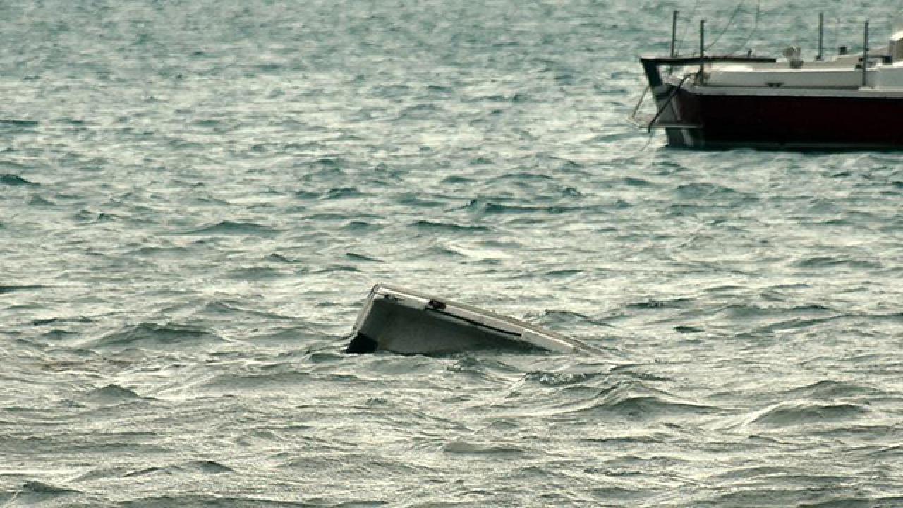 Tekne battı: 11 ölü, 9 kayıp