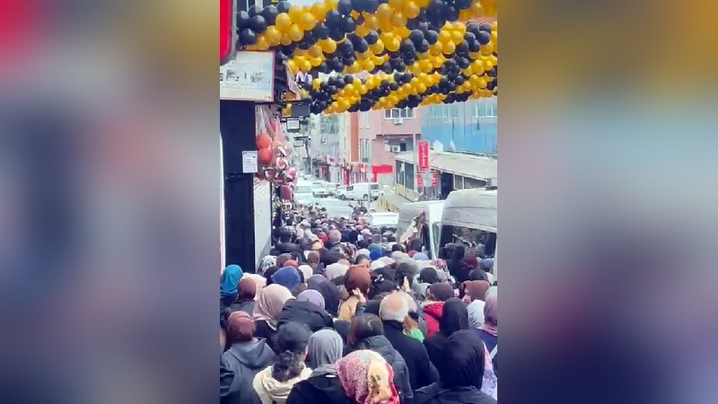 Mağaza indirim yaptı: izdihama neden oldu