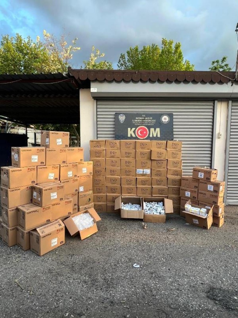 Piyasaya sürülmek üzere olan kolilerce reçetesiz ilaç ele geçirildi