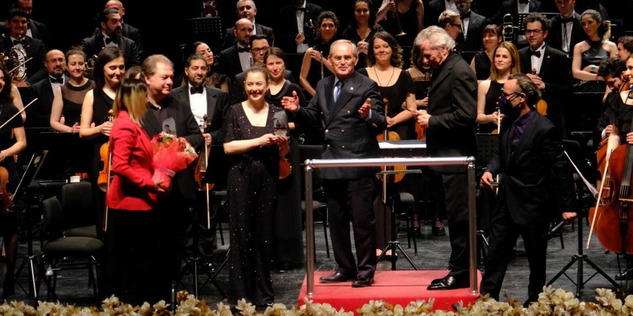 Antakya Medeniyetler Korosu depremde hayatlarını kaybedenleri andı