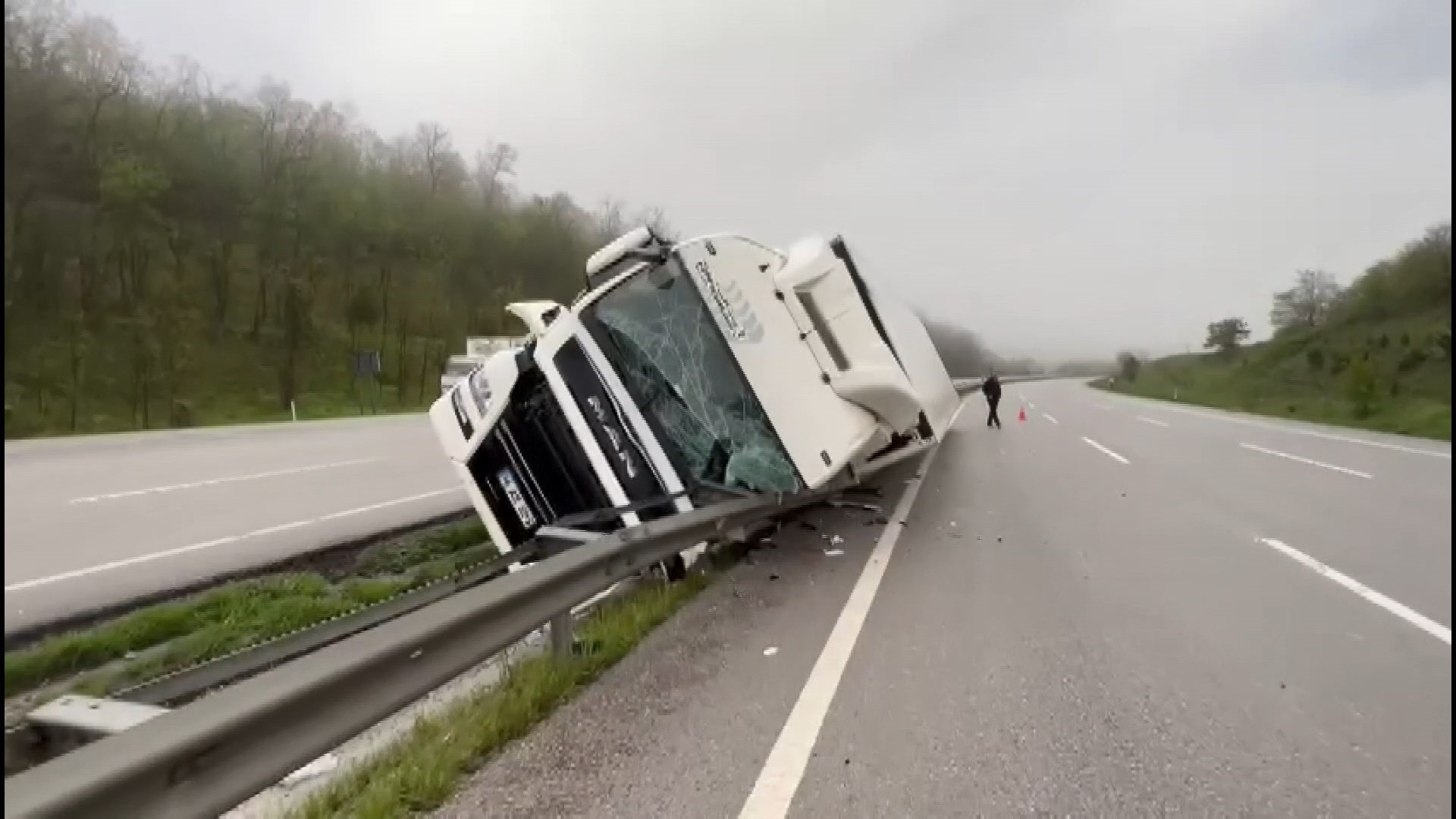 Samsun'da tır kaza yaptı: 2 yaralı