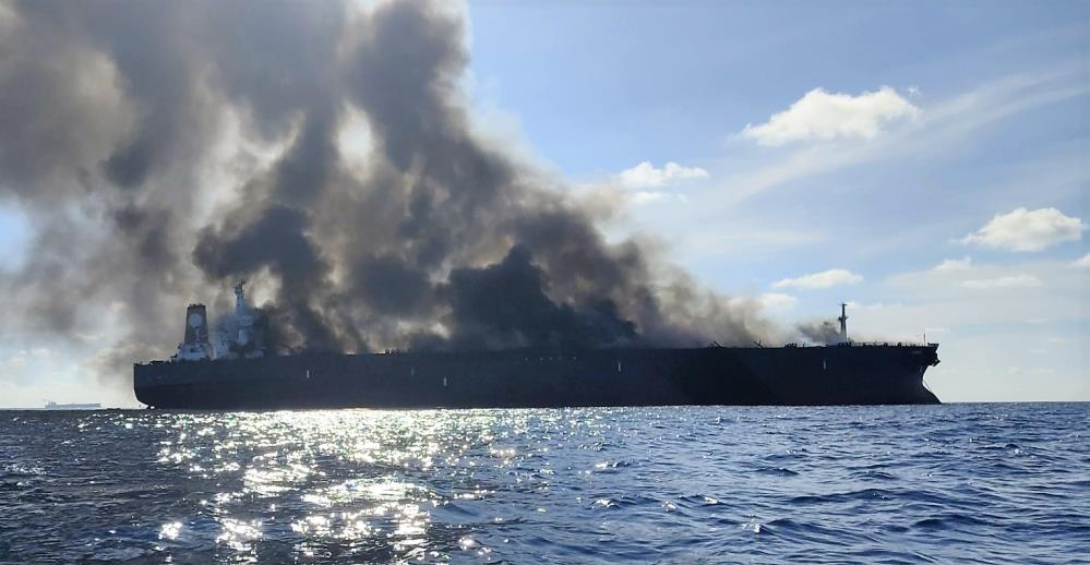 Petrol tankerinde yangın: 3 mürettebat kayıp