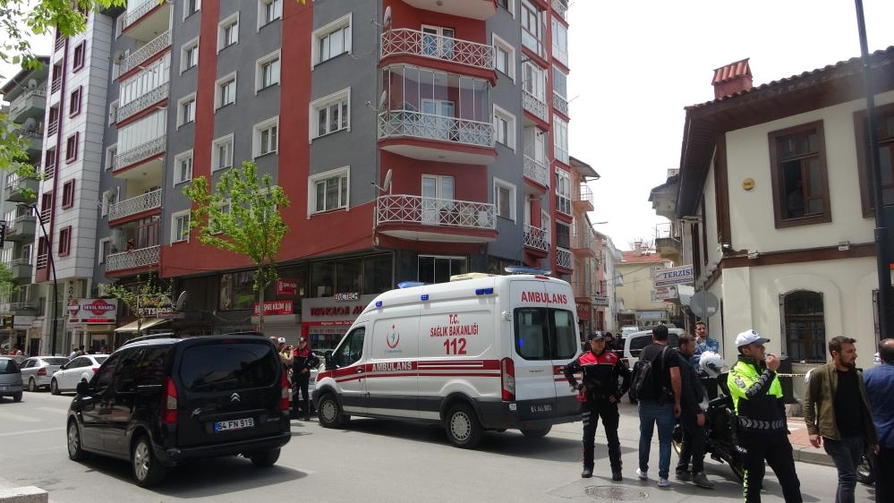 Cinnet getiren anne, bebeğini 6. kattan attı