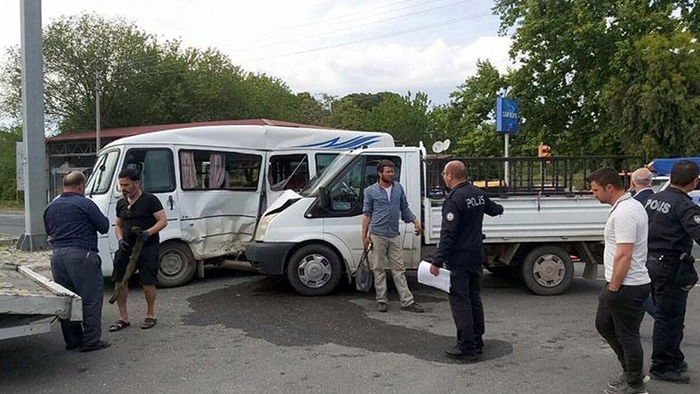 Aydın'da öğrenci servisi kamyonetle çarpıştı: 12'si öğrenci 13 yaralı